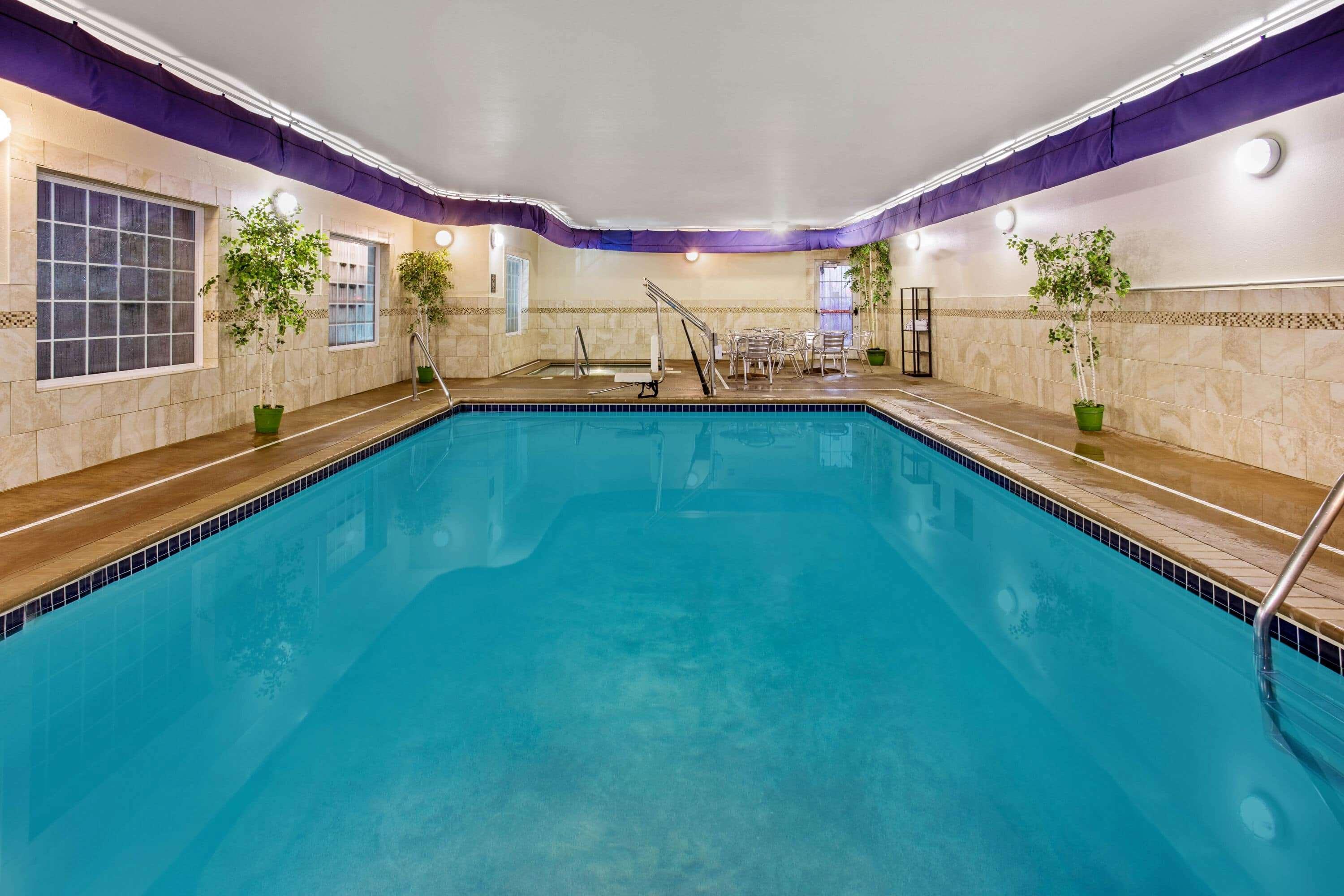 La Quinta By Wyndham Dickinson Hotel Exterior photo