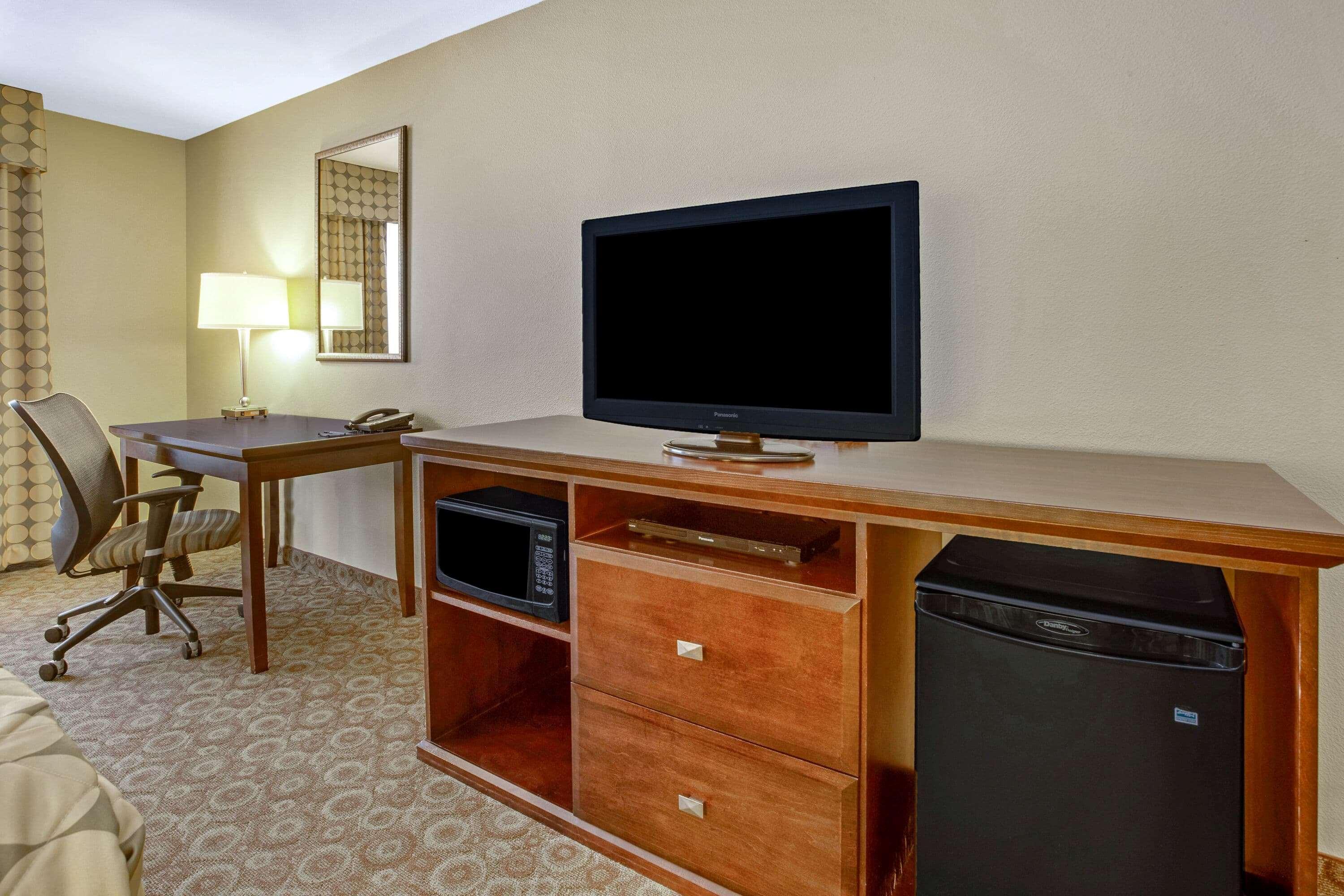 La Quinta By Wyndham Dickinson Hotel Exterior photo