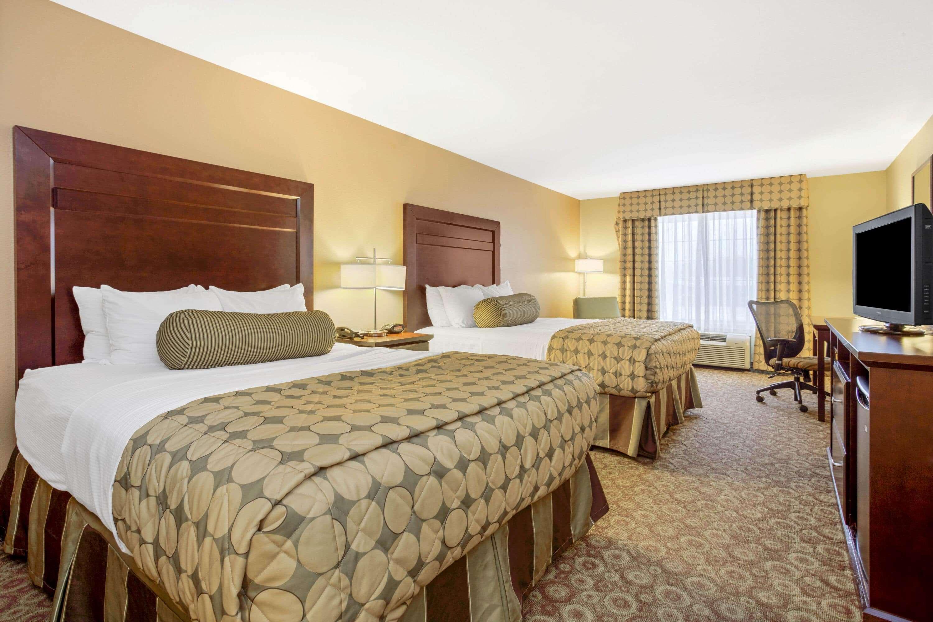 La Quinta By Wyndham Dickinson Hotel Exterior photo