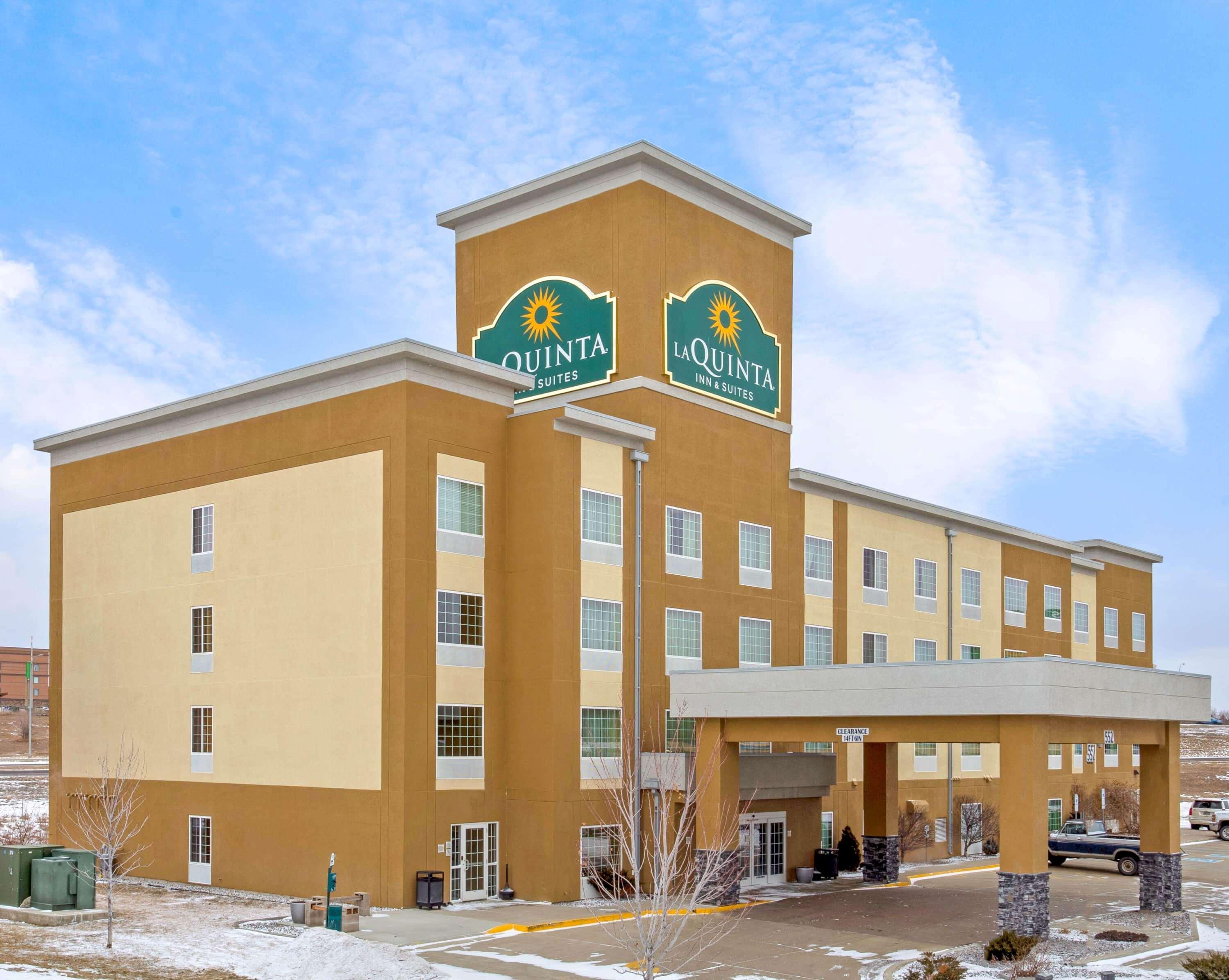 La Quinta By Wyndham Dickinson Hotel Exterior photo