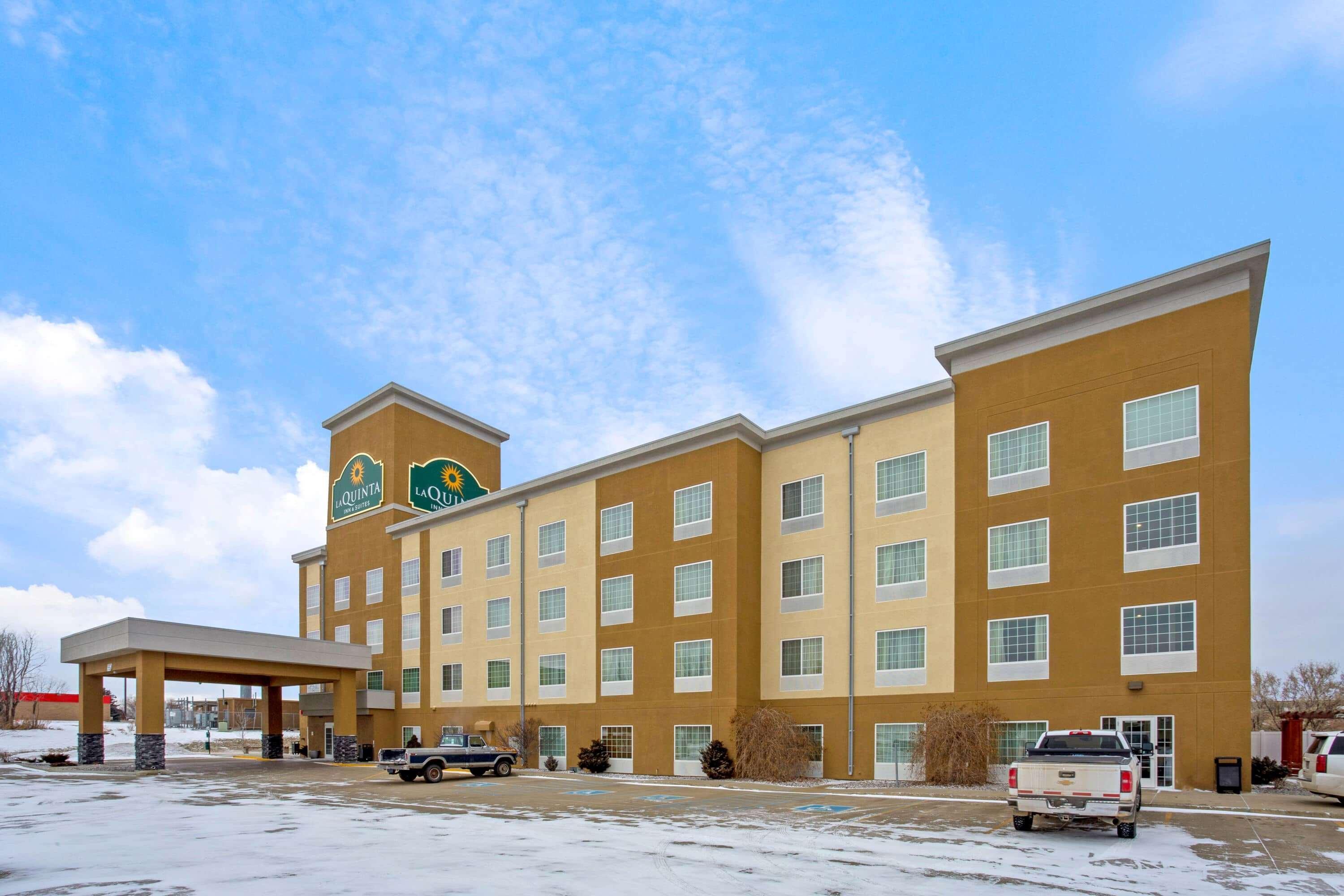 La Quinta By Wyndham Dickinson Hotel Exterior photo