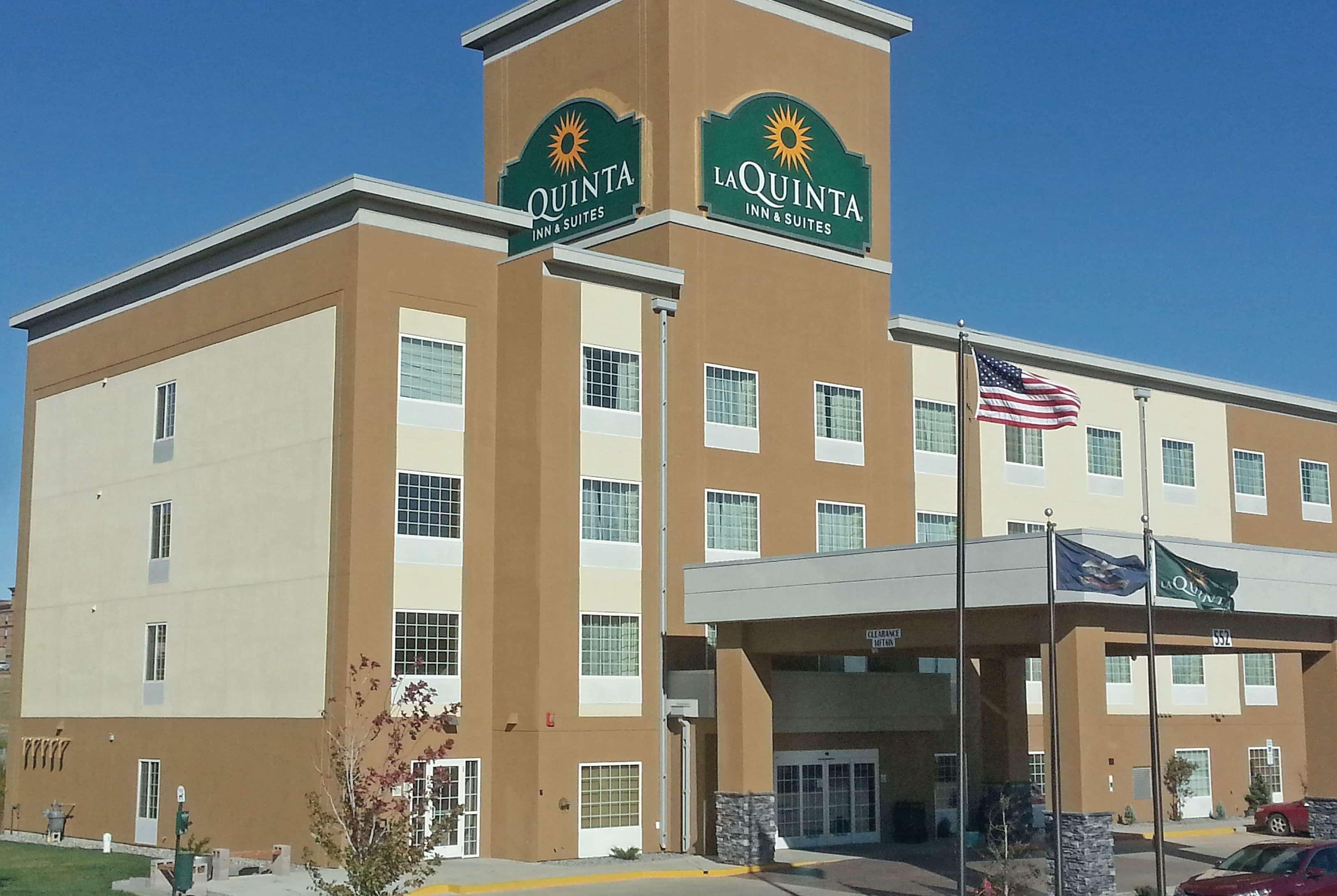 La Quinta By Wyndham Dickinson Hotel Exterior photo